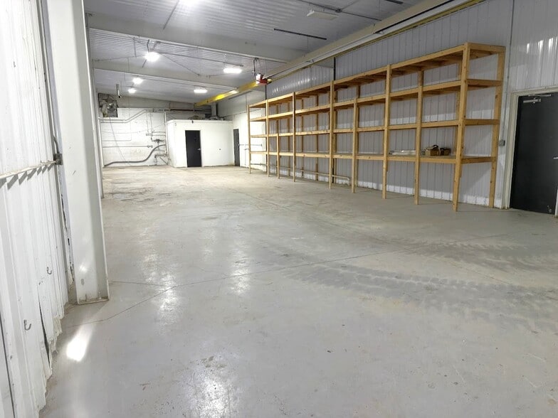 More Photos Of 1015 W Woodside St, Mcpherson Industrial For Sale