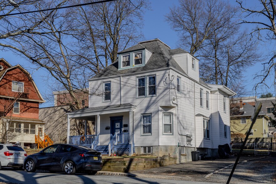 More Photos Of 15 Lakeview Pl, Verona Multifamily For Sale