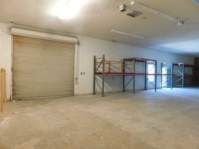 More Photos Of 5070 Industry Dr, Melbourne Manufacturing For Lease