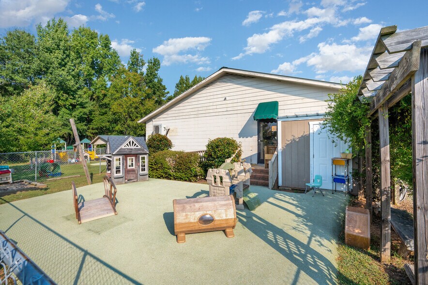 More Photos Of 1699 N Rocky River Rd, Lancaster Daycare Center For Sale