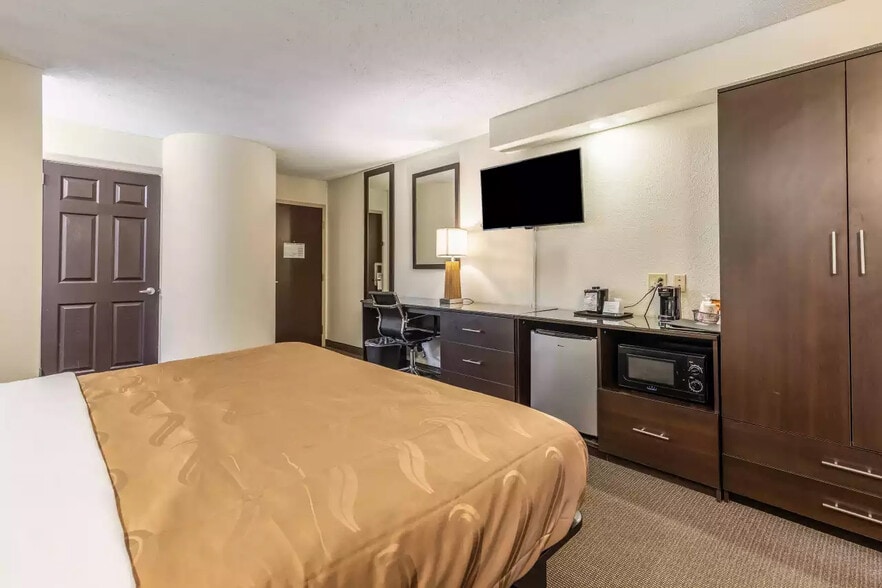 More Photos Of 2855 Old Austin Peay Hwy, Memphis Hotel For Sale