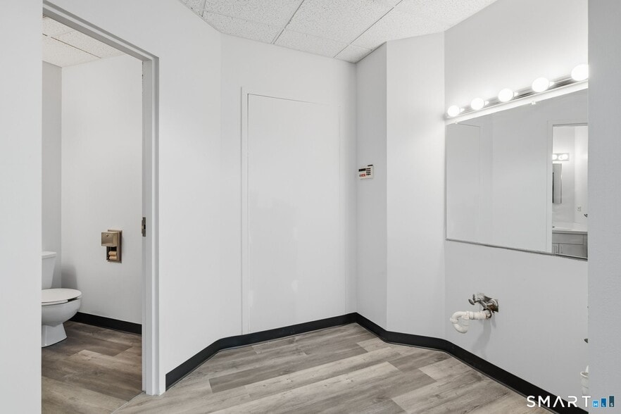 More Photos Of 3 Northwestern Dr, Bloomfield Medical For Lease