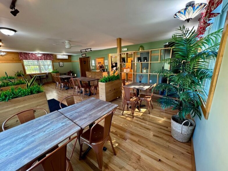 More Photos Of 3052 US-5 Rt, East Thetford Specialty For Sale