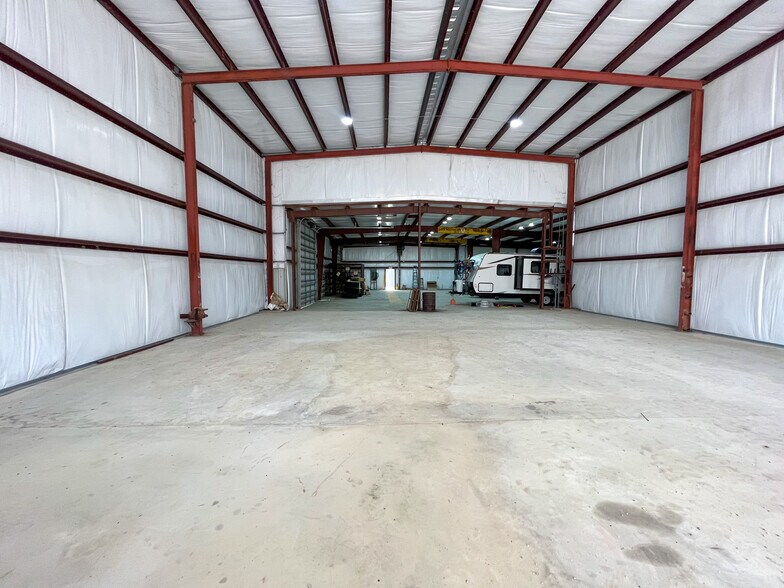 More Photos Of 3019 W Admiral Doyle Dr, New Iberia Flex For Lease