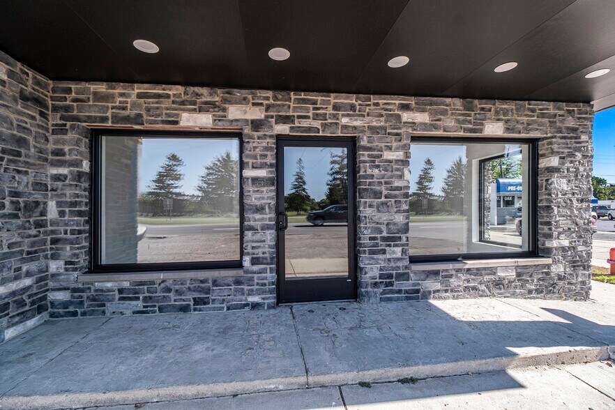 More Photos Of 30100 Woodward Ave, Royal Oak Storefront Retail Office For Lease