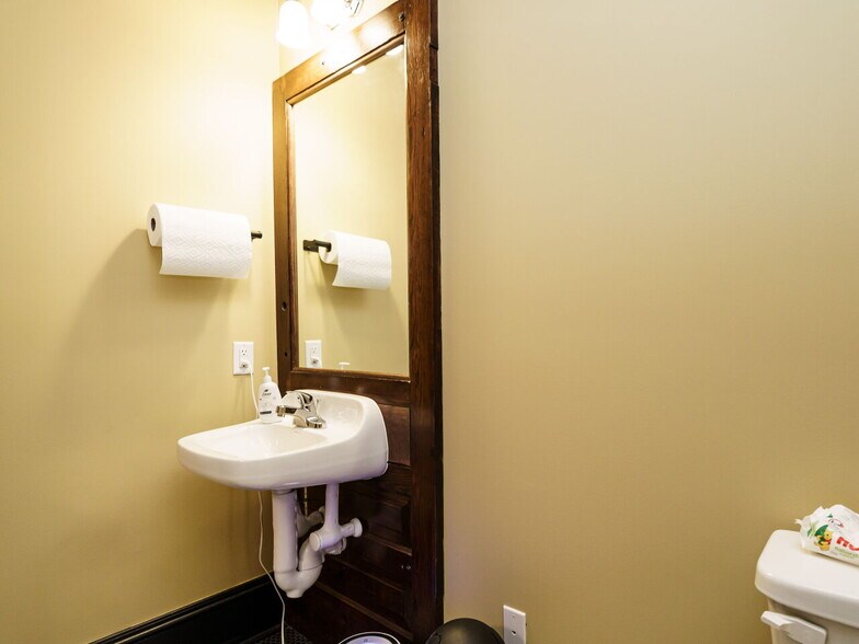 More Photos Of 201 Chatham St, Sanford Office Residential For Sale