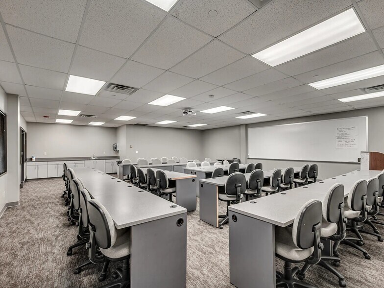 More Photos Of 7301 NW Expressway, Oklahoma City Office For Lease