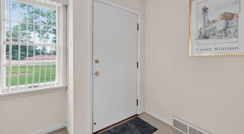 More Photos Of 11147 Olive Blvd, Saint Louis Office For Sale