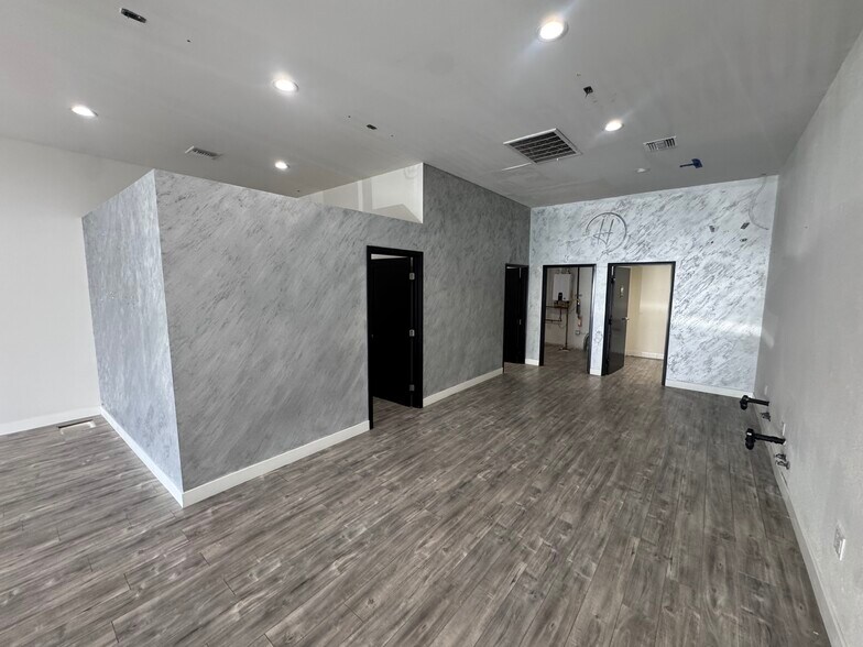More Photos Of 14503-14519 Sherman Way, Van Nuys Unknown For Lease