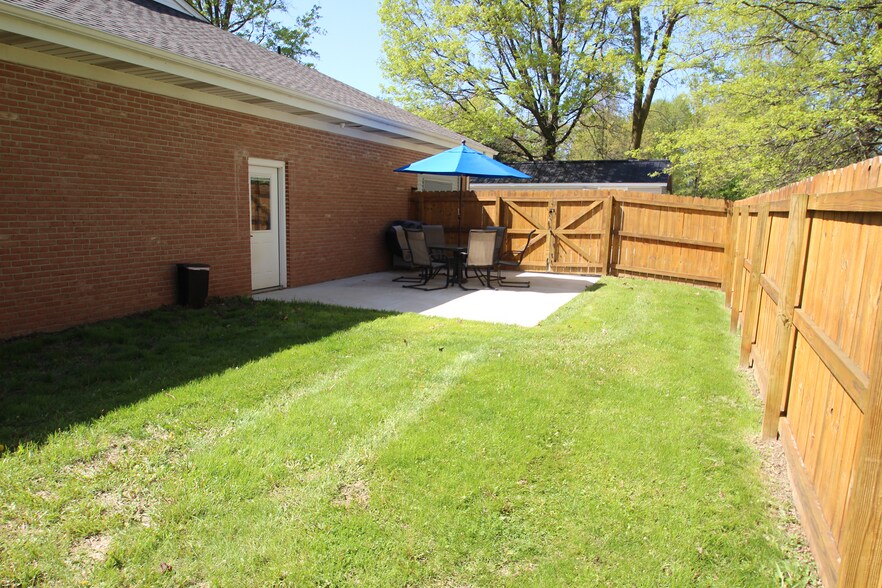 More Photos Of 150 Smokerise Dr, Wadsworth Office Residential For Sale