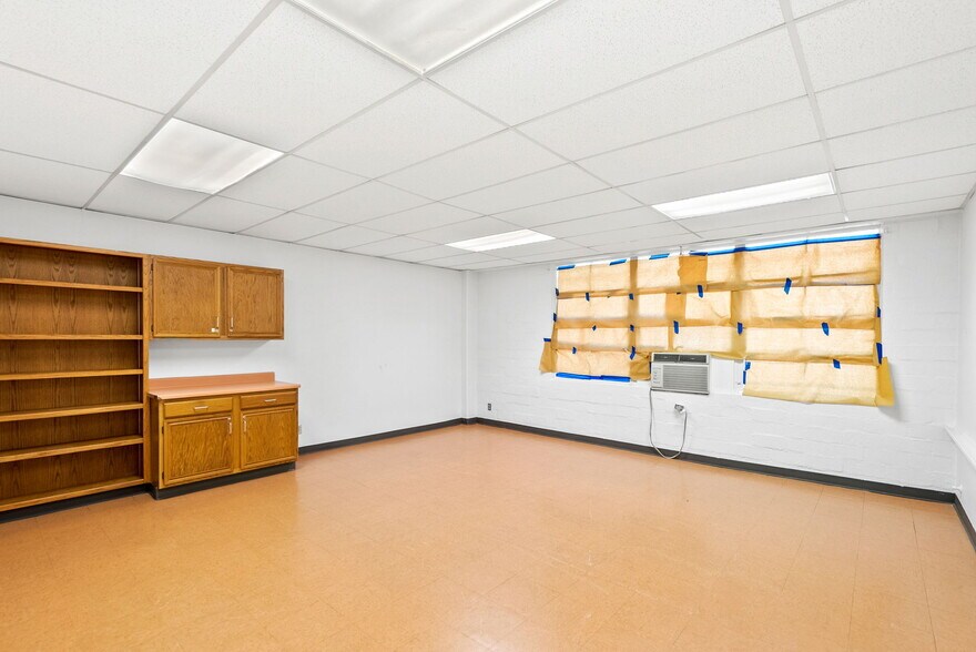 More Photos Of 1701 W Woodlawn Ave, San Antonio Religious Facility For Sale