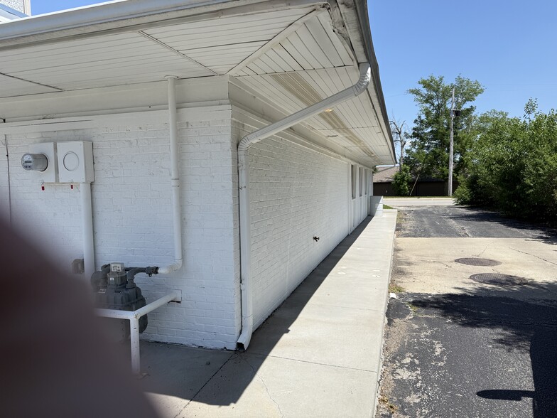 More Photos Of 127 Dotson Dr, Ames Restaurant For Lease
