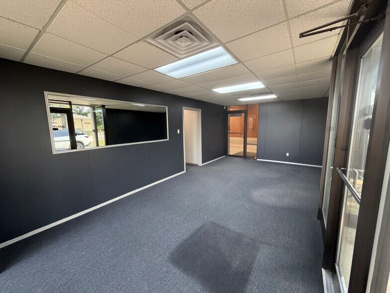 More Photos Of 120 Taylor Plaza Dr, Greenville Flex For Lease
