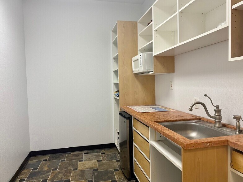 More Photos Of 2168-2196 Ringwood Ave, San Jose Light Distribution For Lease