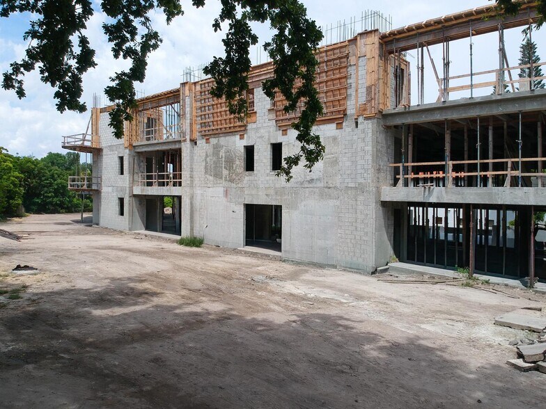 More Photos Of 9945 Sunset Dr, Miami Medical For Lease