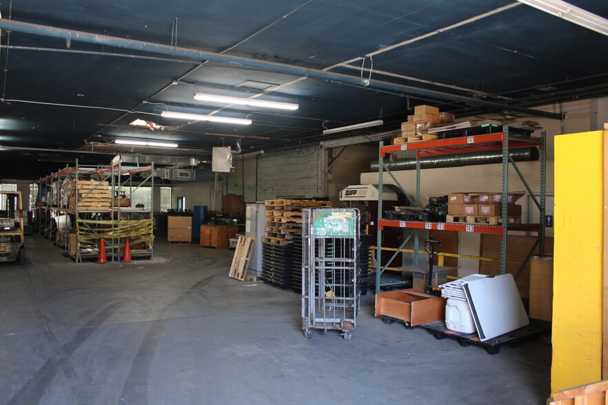 More Photos Of 319 Main Ave W, Twin Falls Storefront For Sale