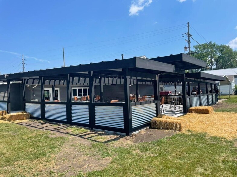 More Photos Of 7096 W State Route 17, Kankakee Restaurant For Sale