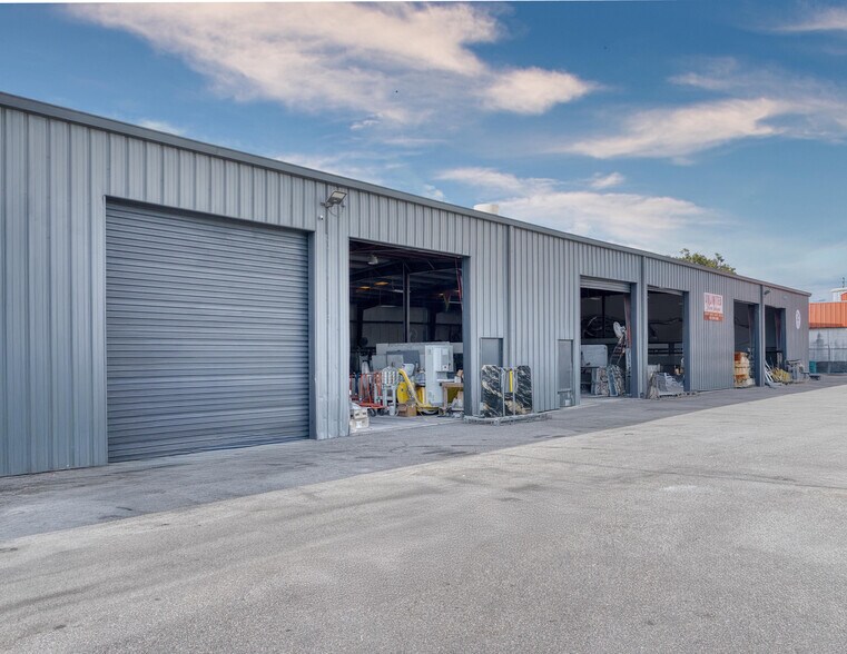Primary Photo Of 26-32 Kent Ave, Orlando Warehouse For Lease
