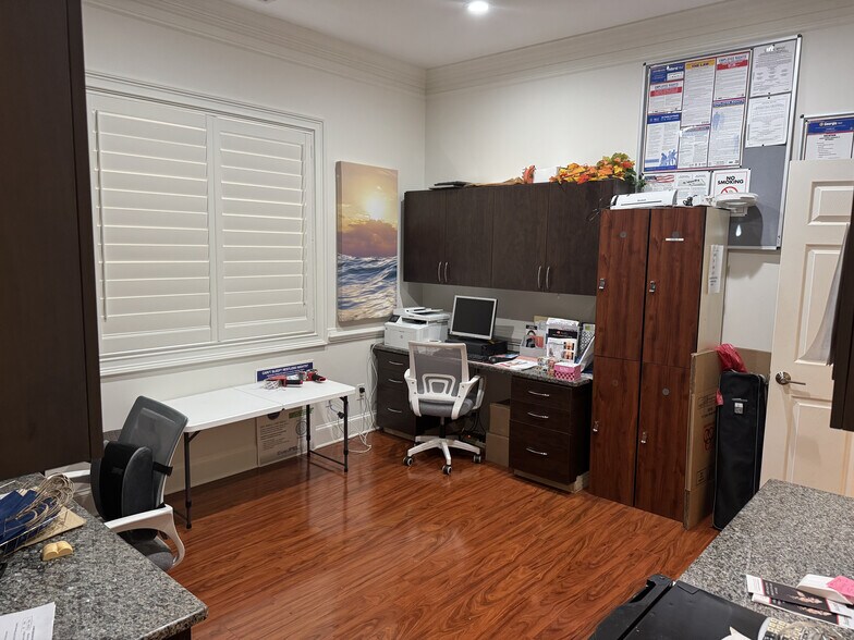 More Photos Of 3535 Roswell Rd, Marietta Medical For Lease