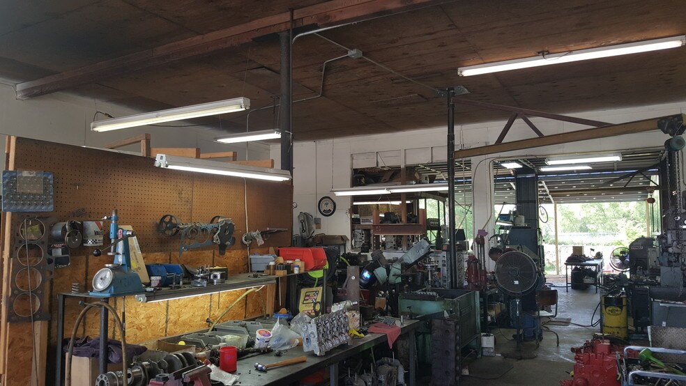 More Photos Of 1160 W Goforth St, Buda Auto Repair For Sale