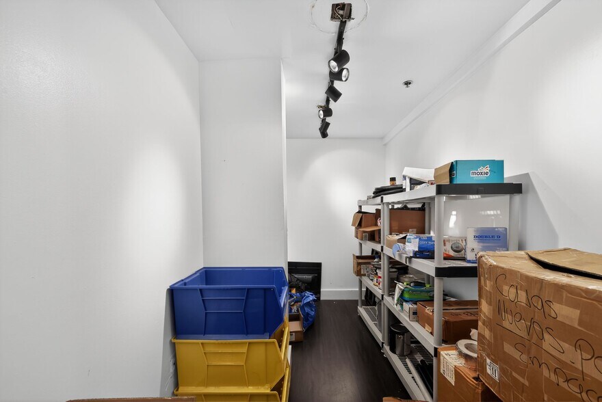 More Photos Of 7080-7088 NW 50th St, Miami Warehouse For Sale
