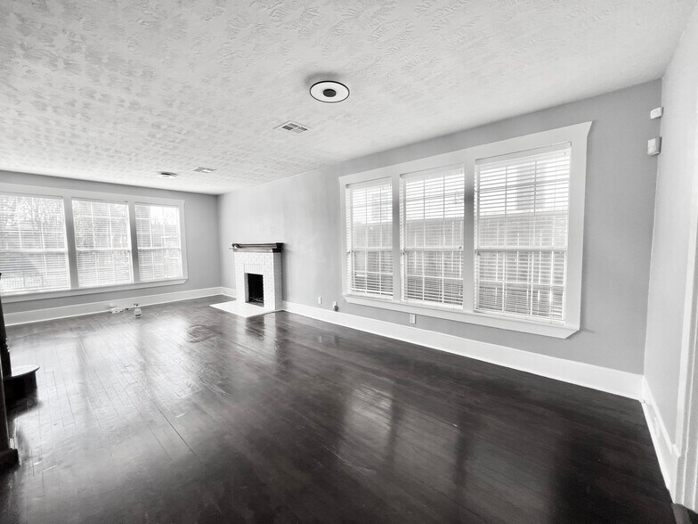 More Photos Of 741 E 9th St, Houston Office Residential For Lease