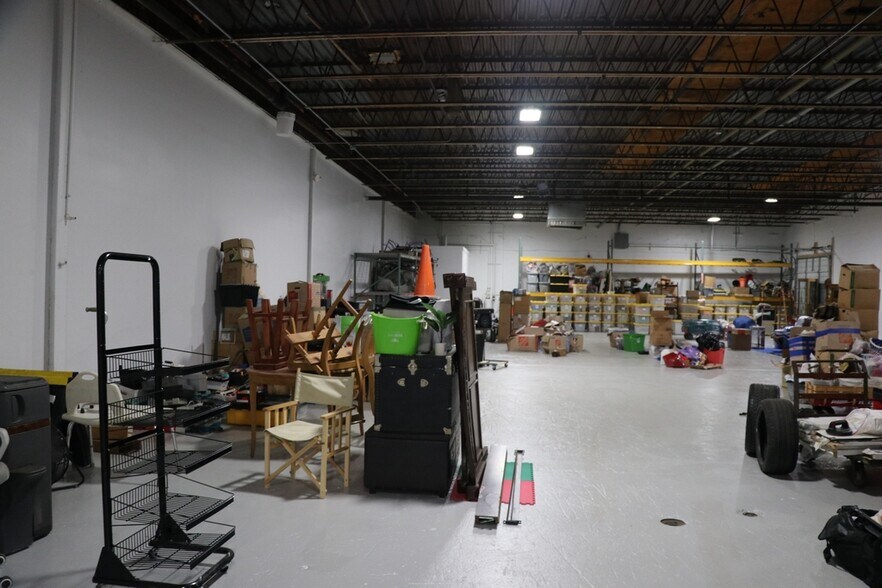 More Photos Of 6704 Pingree Rd, Crystal Lake Manufacturing For Lease