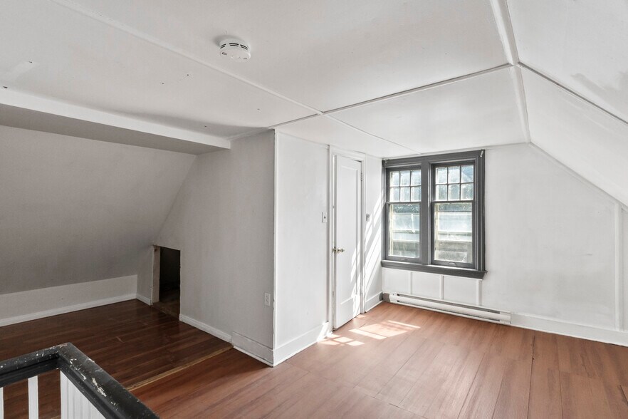 More Photos Of 541 Aylmer St N, Peterborough Apartments For Sale