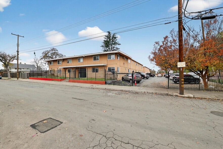 More Photos Of 618-631 Plaza Ave, Sacramento Apartments For Sale