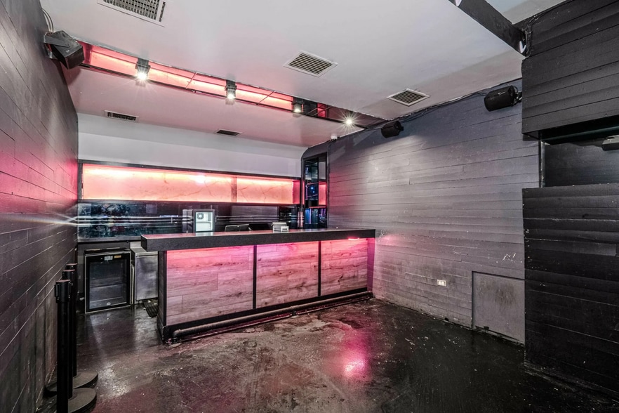 More Photos Of 215 W Ontario St, Chicago Office For Lease