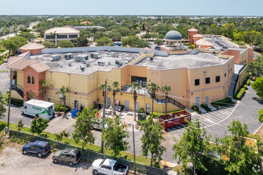 More Photos Of 4280 Tamiami Trl E, Naples Unknown For Lease