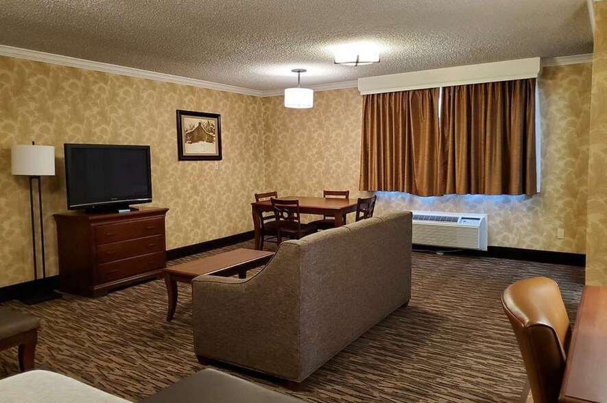 More Photos Of 701 Redwood Dr, Garberville Hotel For Sale