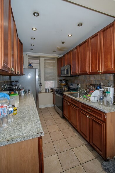 More Photos Of 185 E 59th St, Brooklyn Multifamily For Sale