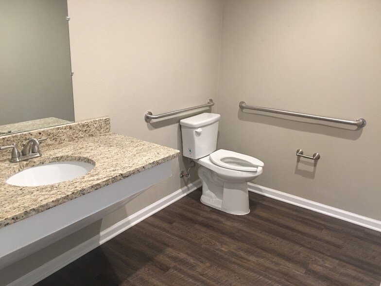More Photos Of 645 Floral Ave, New Braunfels Office For Lease