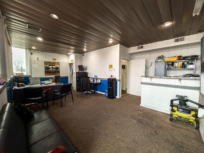 More Photos Of 2203 Navarre Rd, Canton Auto Dealership For Sale