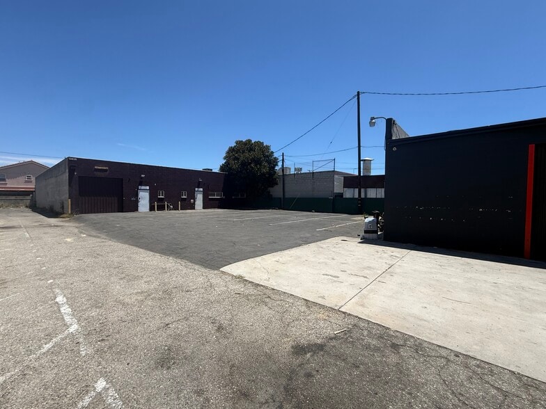 More Photos Of 13822-13826 Prairie Ave, Hawthorne Warehouse For Lease