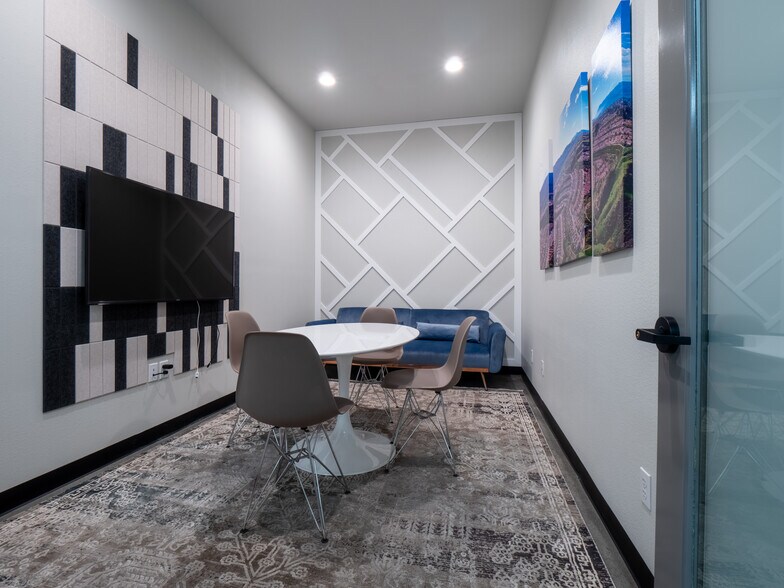 More Photos Of 28009 Smyth Dr, Santa Clarita Office For Lease