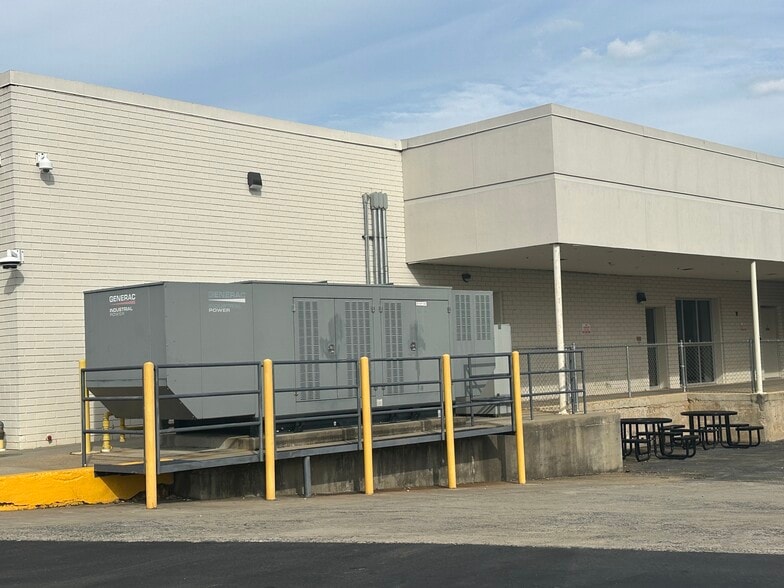 More Photos Of 309 Huffman Mill Rd, Burlington Storefront Retail Office For Lease