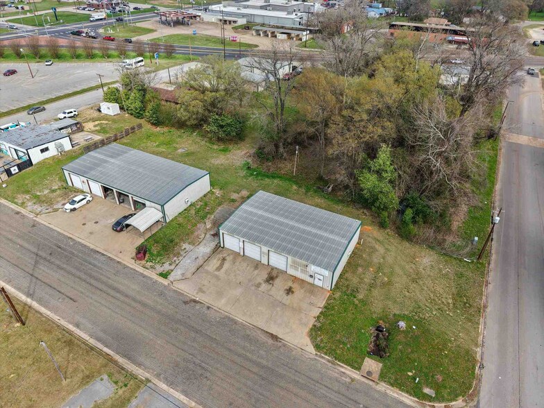 More Photos Of 420 E Scott St, Gilmer Warehouse For Sale