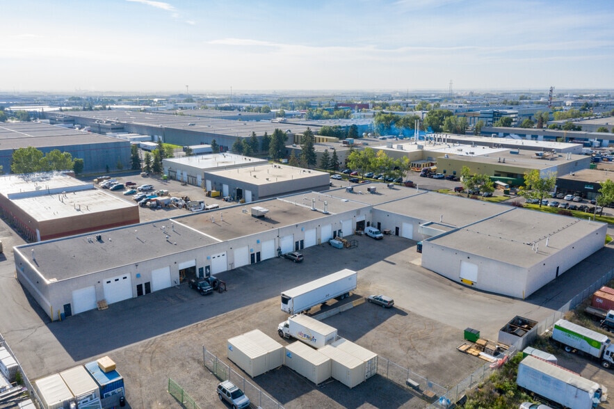 More Photos Of 4420 75th Ave SE, Calgary Warehouse For Lease