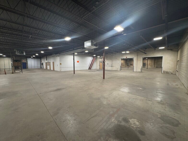 More Photos Of 2318 1st St NE, Minneapolis Warehouse For Sale