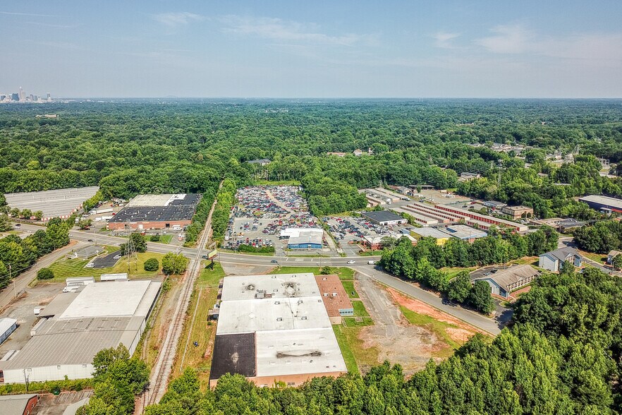 More Photos Of 5500 N Sharon Amity Rd, Charlotte Manufacturing For Lease