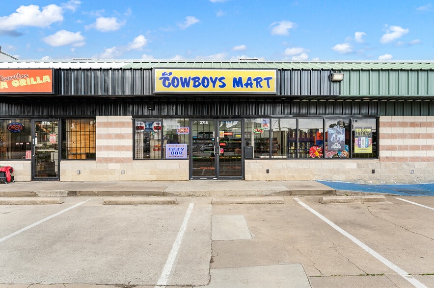 More Photos Of 2712-2720 W Division St, Arlington Storefront Retail Office For Sale