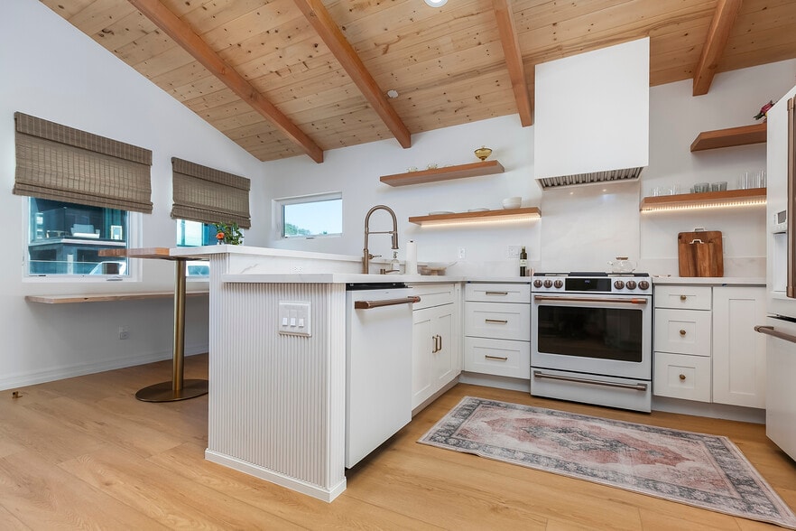 More Photos Of 3795 Ocean Front Walk, San Diego Apartments For Sale