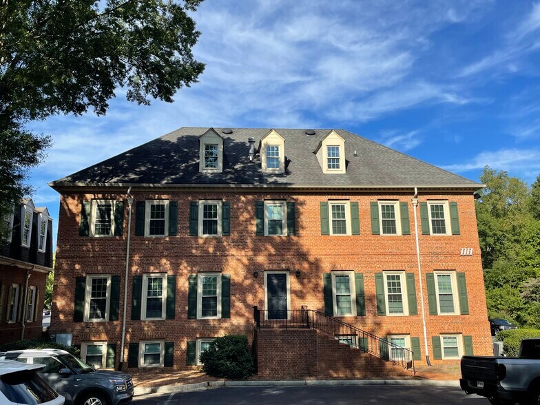 More Photos Of 1111 Cambridge Sq, Alpharetta Office Residential For Sale