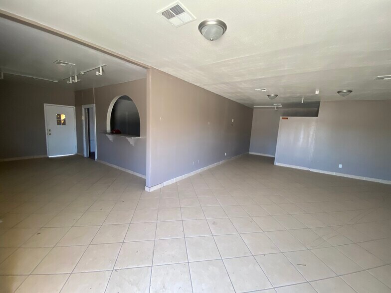 More Photos Of 1700 S K St, Tulare Storefront Retail Office For Lease