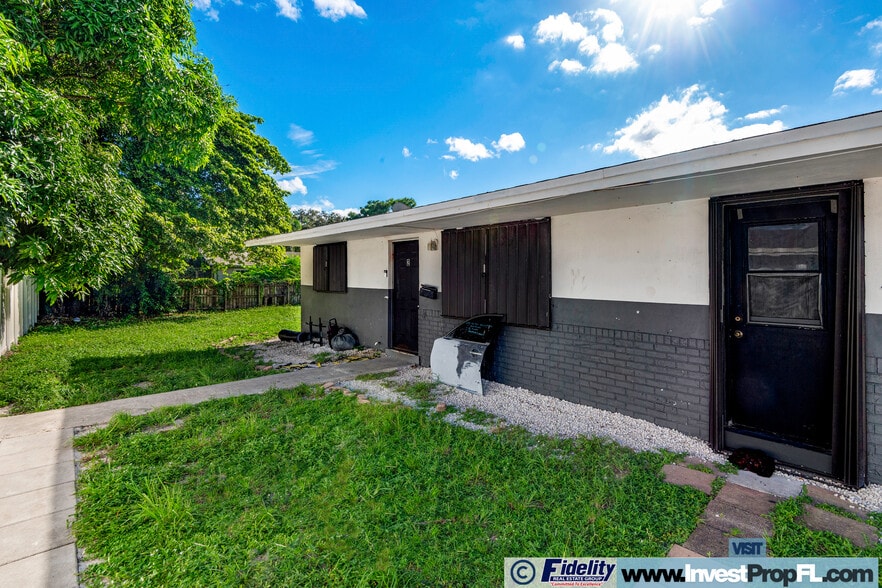 More Photos Of 404 NE 4th St, Pompano Beach Multifamily For Sale