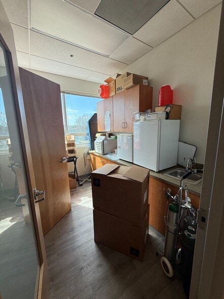 More Photos Of 456 Chestnut St, Lakewood Office For Lease