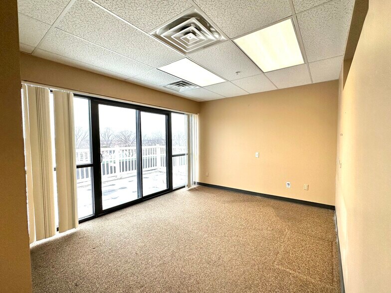 More Photos Of 425 Joliet St, Dyer Office For Sale