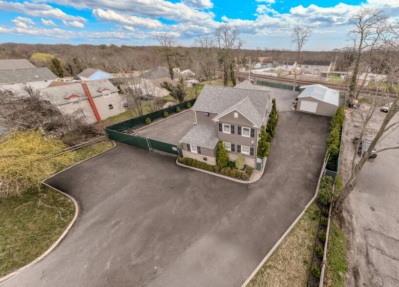 More Photos Of 296 N Main St, Sayville Industrial For Sale